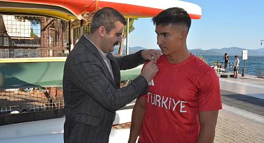 Köyceğiz Kaymakamı Kumcu, Dünya Şampiyonu Karahan'ı ödüllendirdi