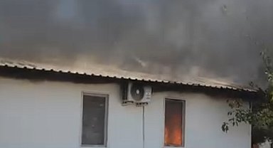 Kumluca'da yaşlı kadının yalnız yaşadığı ev yandı