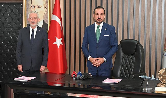 Kürşad Zorlu'dan Özgür Özel'e gönderme: "Sayın Özel balıkçılığı önemsiyorsa İzmir Körfezi'ne gidip bir baksın"