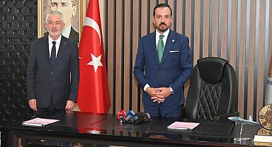 Kürşad Zorlu'dan Özgür Özel'e gönderme: "Sayın Özel balıkçılığı önemsiyorsa İzmir Körfezi'ne gidip bir baksın"