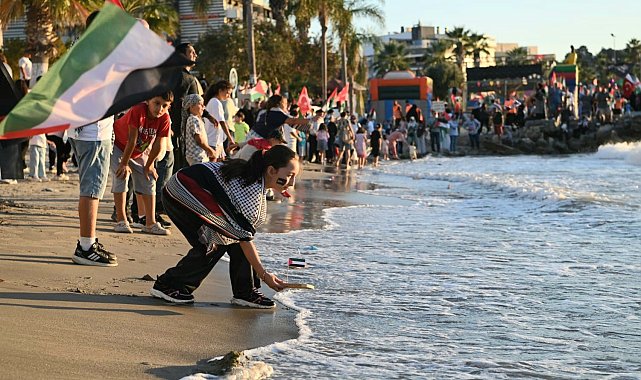Kuşadası'nda 'Sumud Filosu'na' destek etkinliği yapıldı