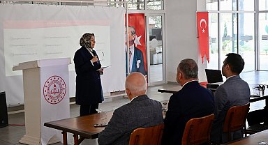Kuşadası'nda eğitim-öğretim yılı değerlendirme toplantısı yapıldı
