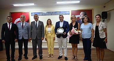 Kuşadası'nda hayırsever iş insanına eğitime destek plaketi