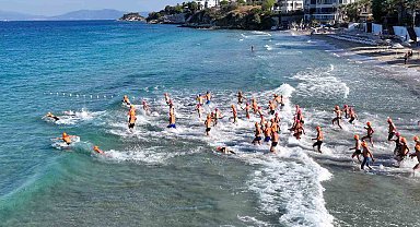 Kuşadası'nda kulaçlar otizmli çocuklar için atıldı
