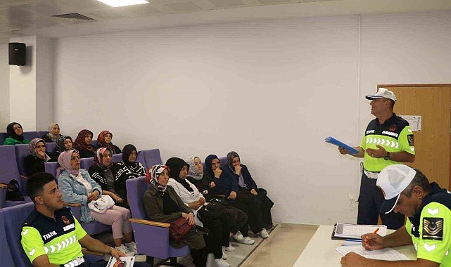 Kütahya'da jandarmadan 71 okul servis şoförü ve rehber personele eğitim