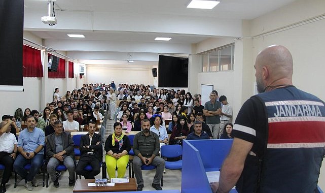 Kütahya'da jandarmadan öğrencilere siber güvenlik eğitimi