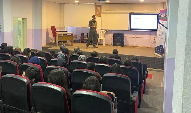 Kütahya'da lise öğrencilerine "Mavi Vatan: Orman" başlıklı eğitim