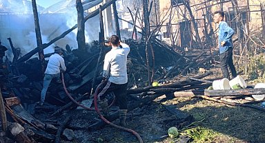 Kütahya'da otomobil patladı, çıkan yangında 3 ev kül oldu
