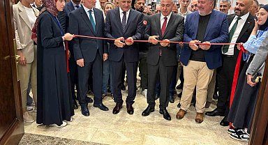 Kutsal emanetler İzmir'de ziyarete açıldı