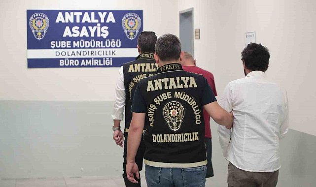 Kuyumcuyu dolandıran 2 şüpheli yakalandı
