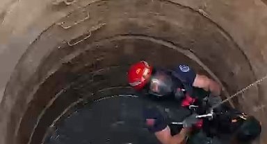 Kuyuya düşen köpek böyle kurtarıldı