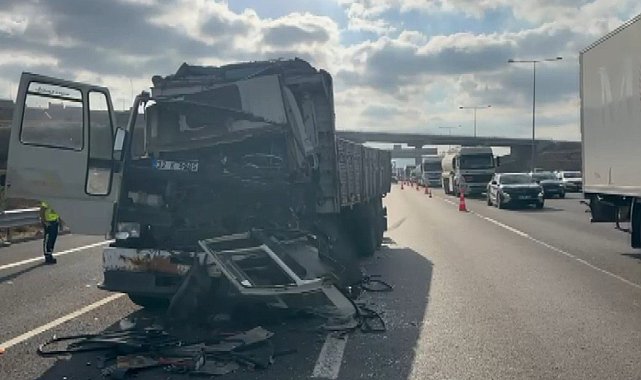 Kuzey Marmara Otoyolu'nda kamyon tıra çarptı: 1 yaralı