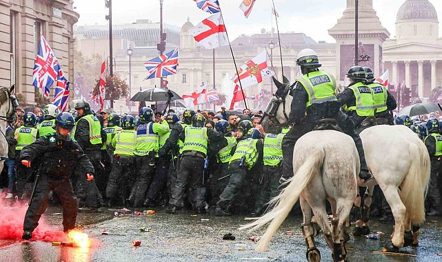 Londra'da 150 bin kişilik göçmenlik karşıtı "Krallığı Birleştir" protestoları