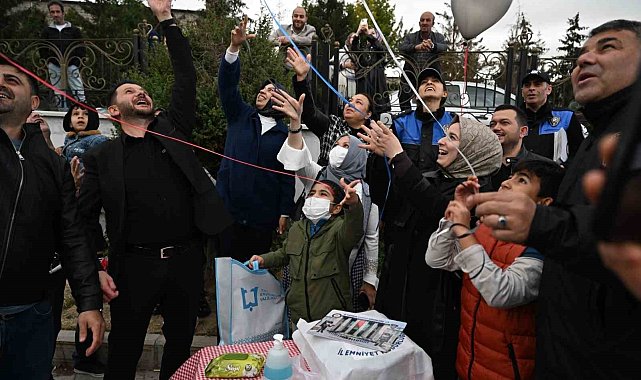 Lösemi hastalığını atlatan Talha Sıraç polis ağabeyleriyle balon uçurdu