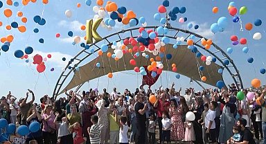 Lösemiyi yenen Kağan için gökyüzüne yüzlerce balon bıraktılar