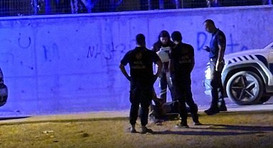 Madde bağımlısı sokak ortasına yığılıp kaldı