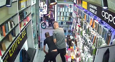 Maket bıçağıyla telefoncuya giren şahıs etkisiz hale getirildi