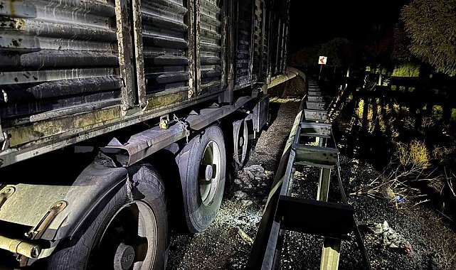 Malatya-Adıyaman karayolunda çekici alev aldı