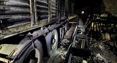 Malatya-Adıyaman karayolunda çekici alev aldı