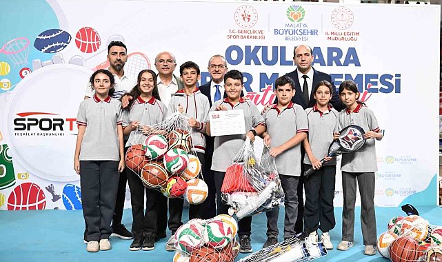 Malatya Büyükşehir'den okullara spor malzemesi desteği