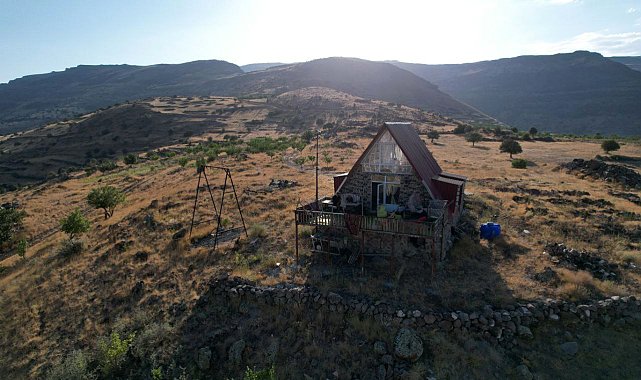 Malatya'da bin 600 rakımdaki bungalov evi görenler bir daha bakıyor