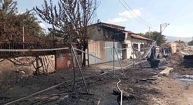 Malatya'da inşaat şantiyesinde çıkan yangın evlere sıçradı