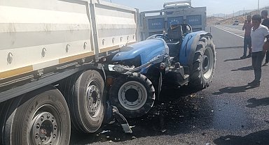 Malatya'da tır ile çarpışan traktörün sürücüsü yaralandı
