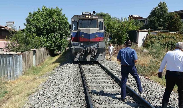 Malatya'da yük treni yayaya çarptı: 1 ağır yaralı