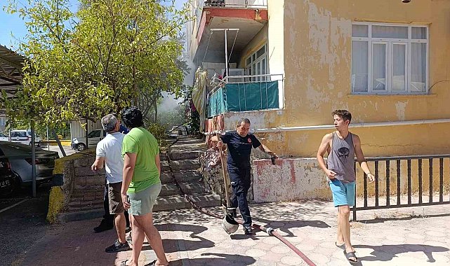 Manavgat'ta 2 katlı evde çıkan yangın paniğe neden oldu