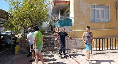 Manavgat'ta 2 katlı evde çıkan yangın paniğe neden oldu