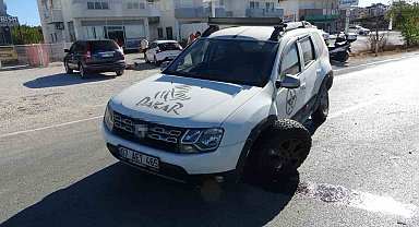 Manavgat'ta 3 araçlı zincirleme kaza