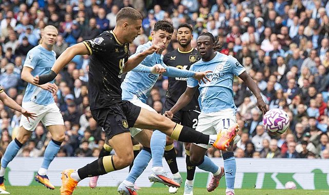 Manchester City, Burnley'i farklı geçti