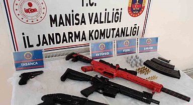 Manisa'da eğlence mekanlarından tabanca ve tüfek çıktı