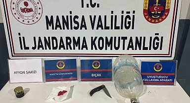 Manisa'da şüphelilerin üzerinden uyuşturucu çıktı