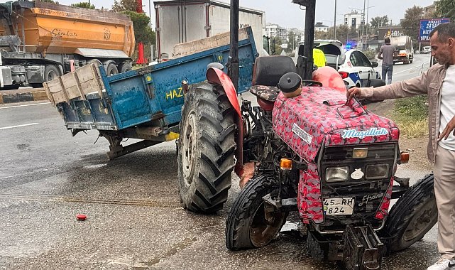 Manisa'da tır ile traktör çarpıştı: Yaşlı sürücü ağır yaralı