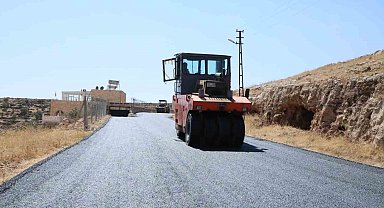 Mardin Belediyesi kırsal mahalle yollarında çalışmalarını sürdürüyor