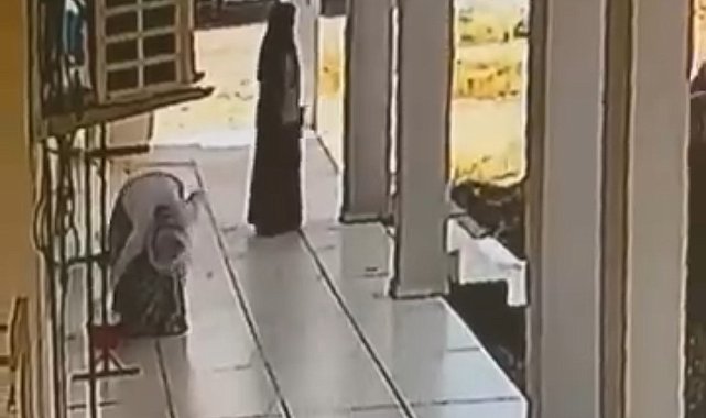 Mardin'de 3 kadının hırsızlık girişimi kameraya yansıdı
