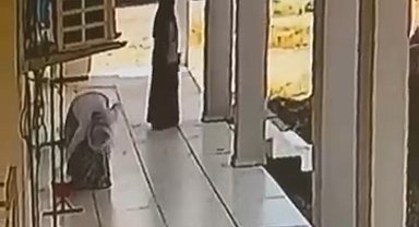 Mardin'de 3 kadının hırsızlık girişimi kameraya yansıdı