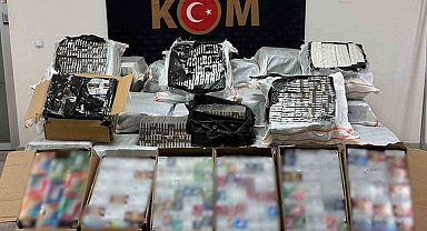 Mardin'de 51 bin paket kaçak sigara ve 2 bin elektronik nargile ele geçirildi
