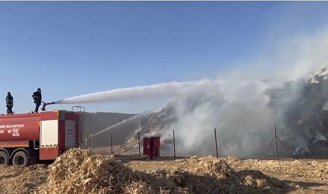 Mardin'de mısır balyalarının bulunduğu tarlada çıkan yangın söndürüldü