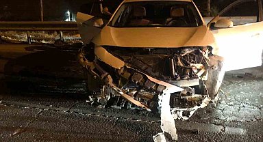 Mardin'de otomobil demir bariyerlere çarptı: 1 yaralı