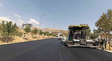 Mardin'de yol asfaltlama çalışması başlatıldı