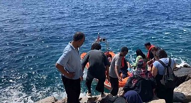 Marmaris Armella koyunda mahsur kalan 39 düzensiz göçmen kurtarıldı