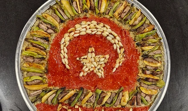 MasterChef Efe'den Türk bayrağı figürlü Tokat Kebabı!