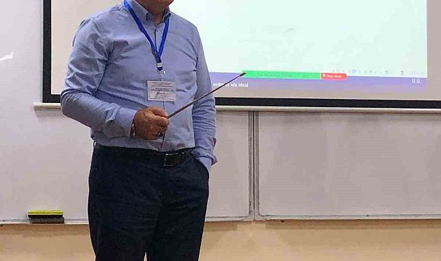 Matematik duayeni Rektör Prof. Dr. Savaş, Matematik kongresinde sunum yaptı