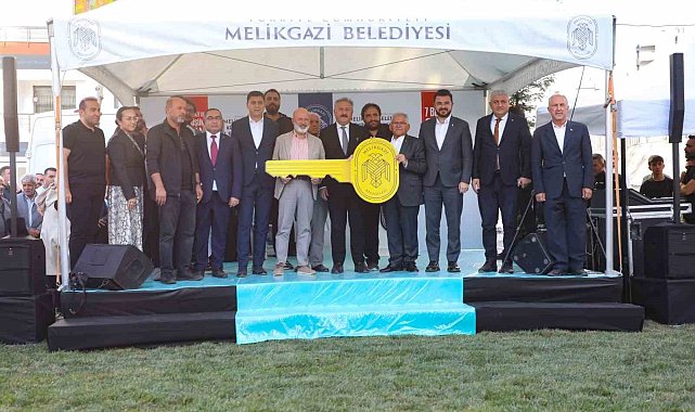 Melikgazi Belediyesi Battalgazi'de 300 daire teslimi ve kura töreni gerçekleştirdi