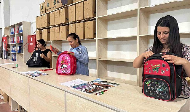 Menemen Belediyesi'nden öğrencilere kırtasiye desteği