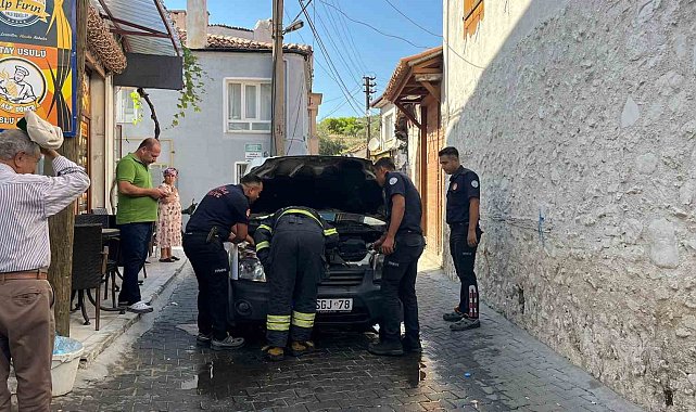 Menteşe'de araç yangını ekipleri alarma geçirdi