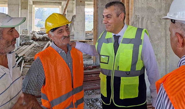 Mersin Valisi Toros, Tarsus'ta yapımı süren eğitim yatırımlarını inceledi