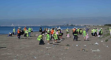 Mersin'de 'Dünya Temizlik Günü'nde sahiller çöpten arındı